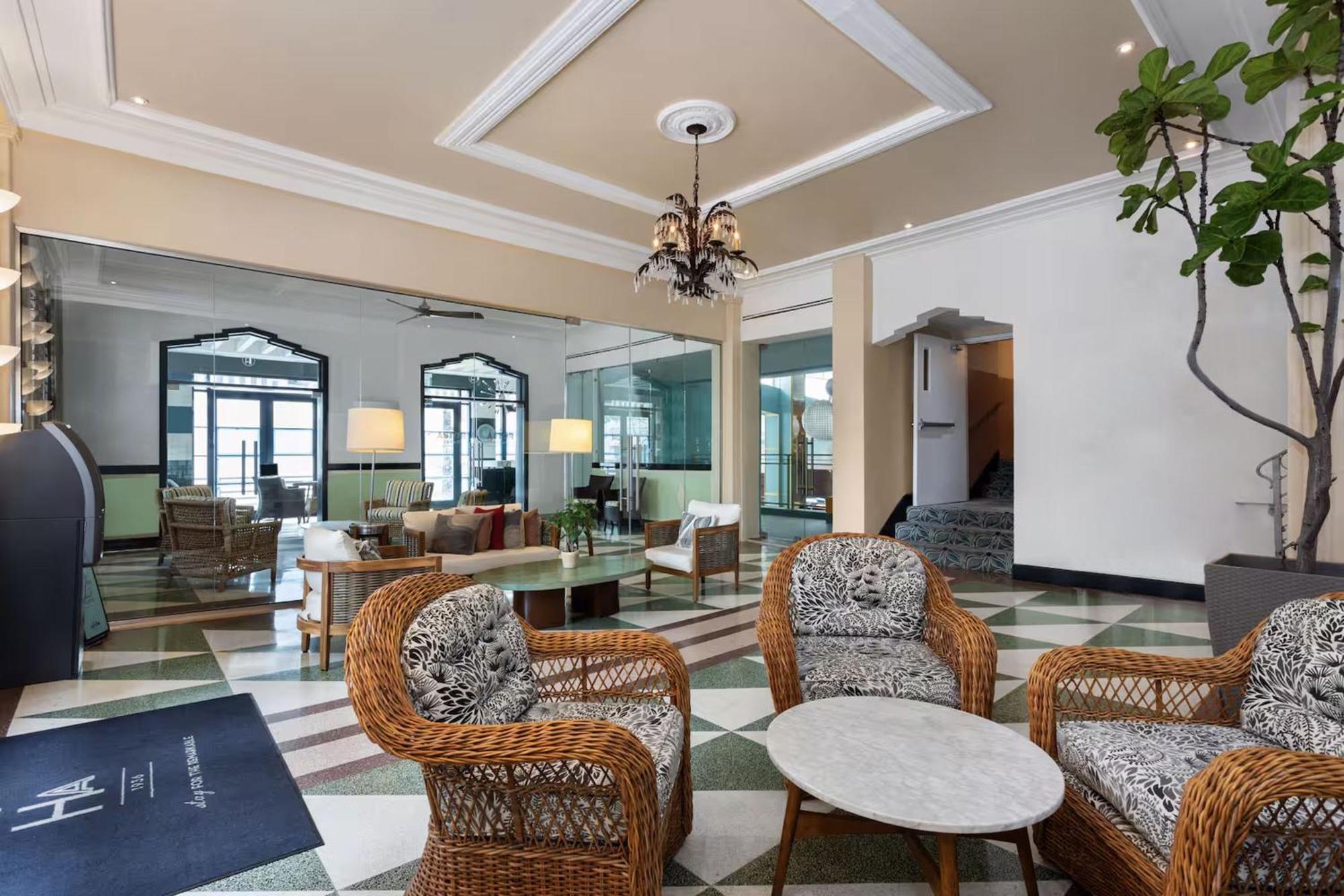 Roami At Hotel Astor — Photos 2